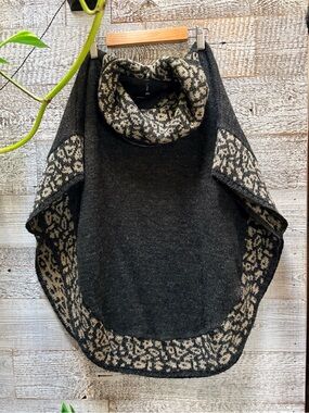 Urku | Ecuadorian Alpaca Wool-Blend Pull-On Cowl Poncho - O/S, Gray/Tan